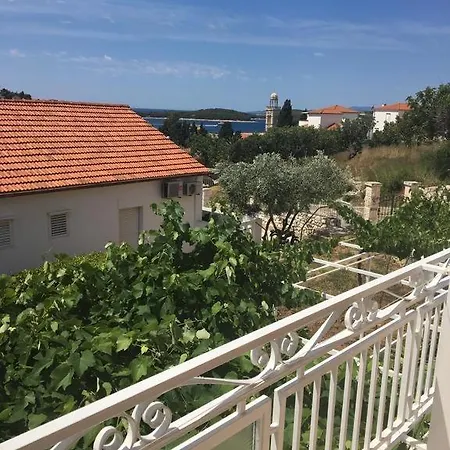 And With Parking Space Hvar - 15706 Maison d'hôtes